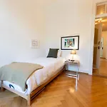 Charmante Altbauwohnung Am Rhein